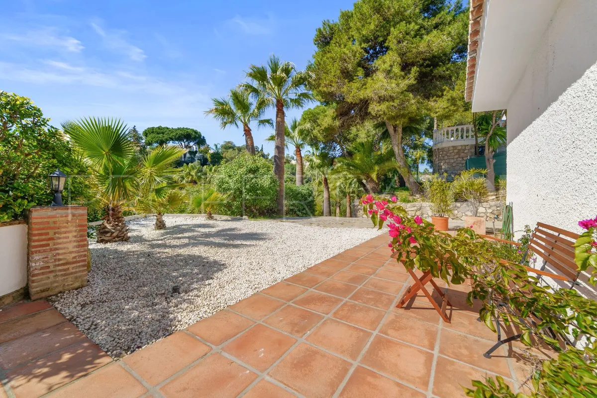 Calahonda, villa en venta con 5 dormitorios