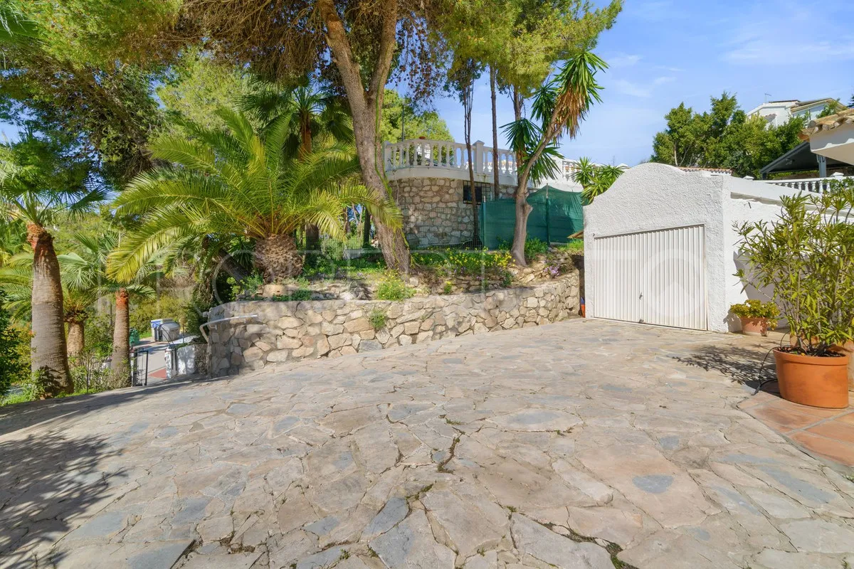 Calahonda, villa en venta con 5 dormitorios