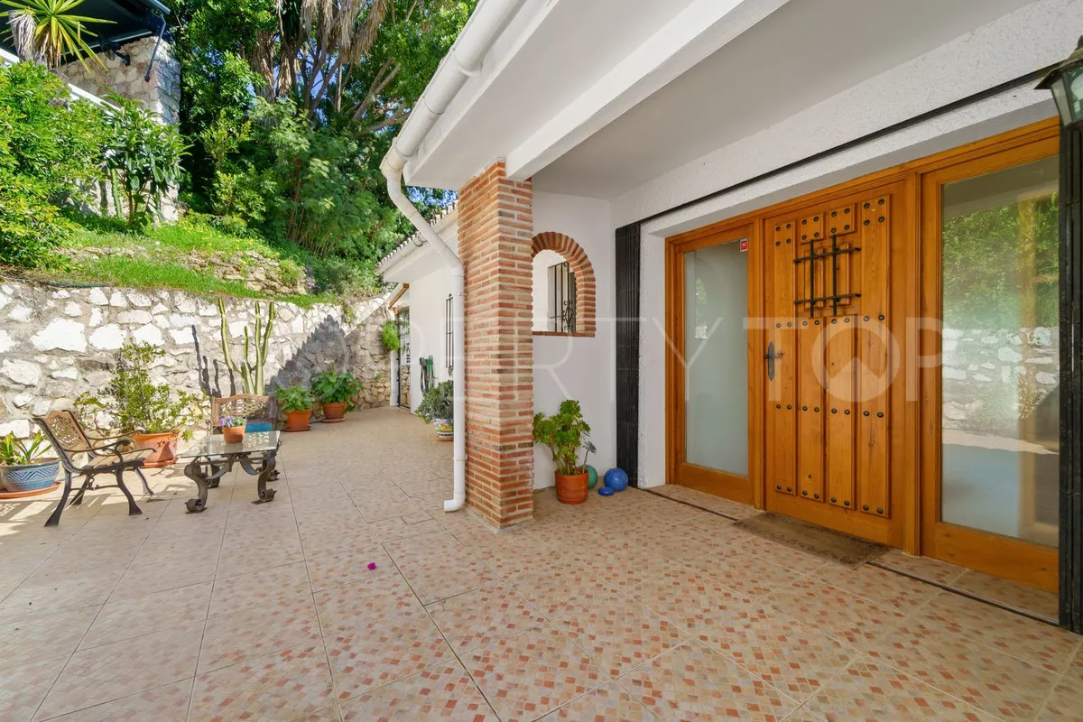 Calahonda, villa en venta con 5 dormitorios