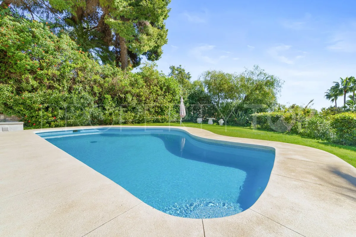 Calahonda, villa en venta con 5 dormitorios