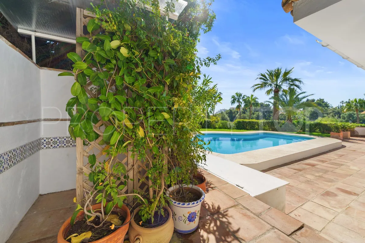 Calahonda, villa en venta con 5 dormitorios