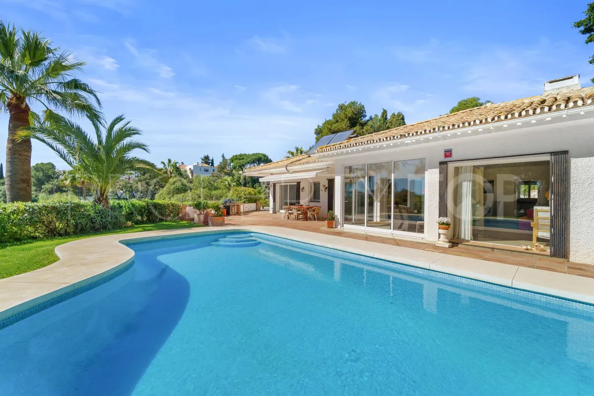 Calahonda, villa en venta con 5 dormitorios
