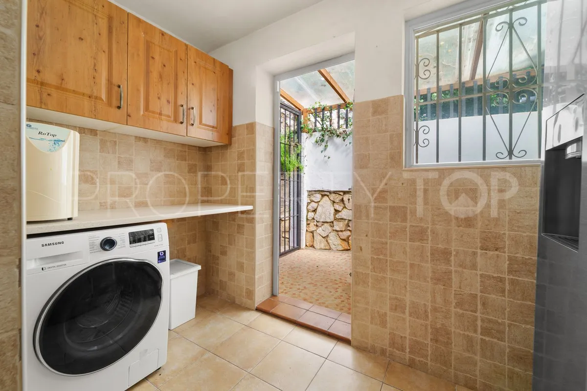 Calahonda, villa en venta con 5 dormitorios