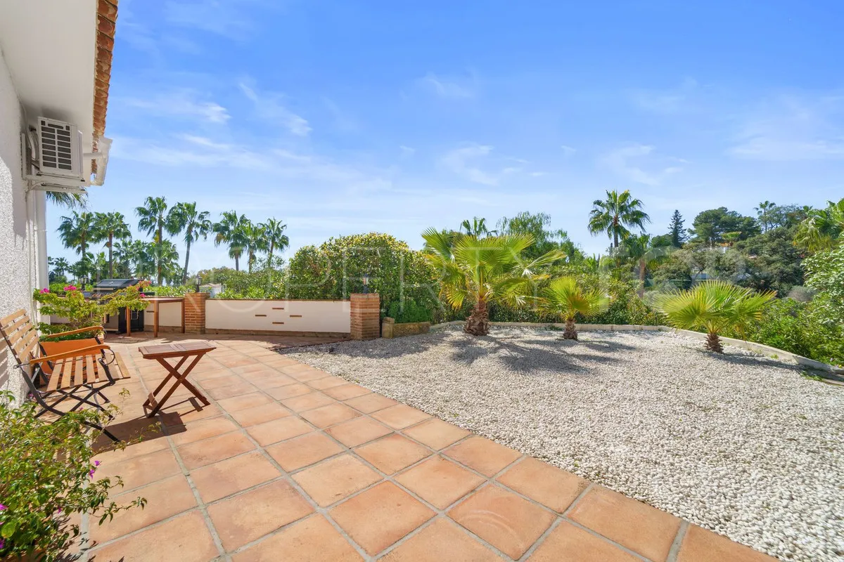 Calahonda, villa en venta con 5 dormitorios