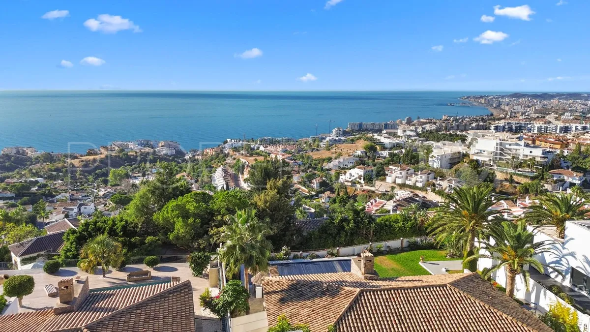 Villa for sale in Benalmadena with 5 bedrooms