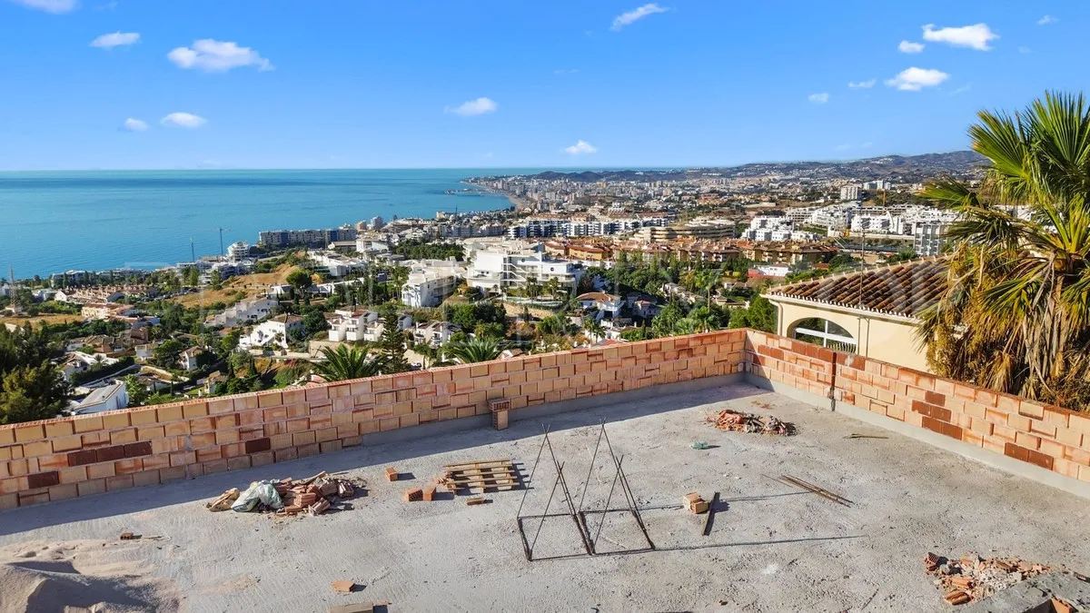 Villa for sale in Benalmadena with 5 bedrooms