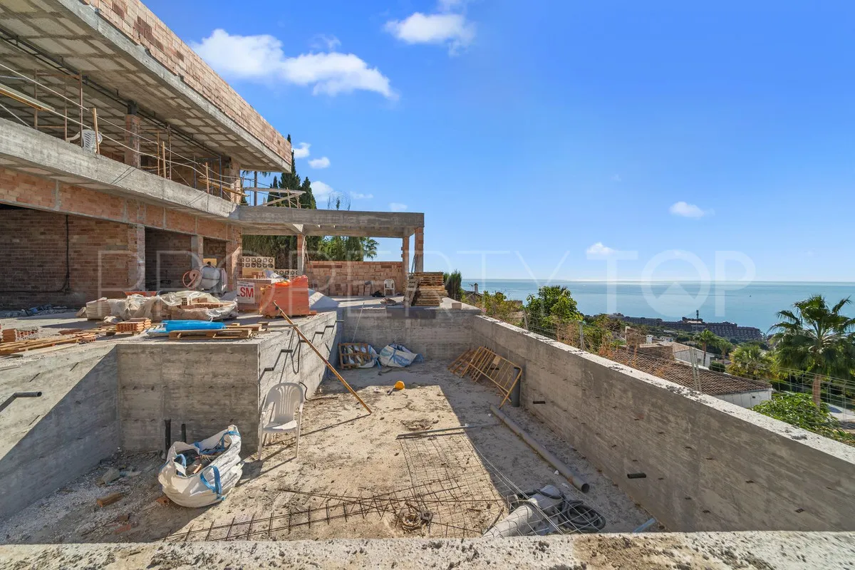 Villa for sale in Benalmadena with 5 bedrooms