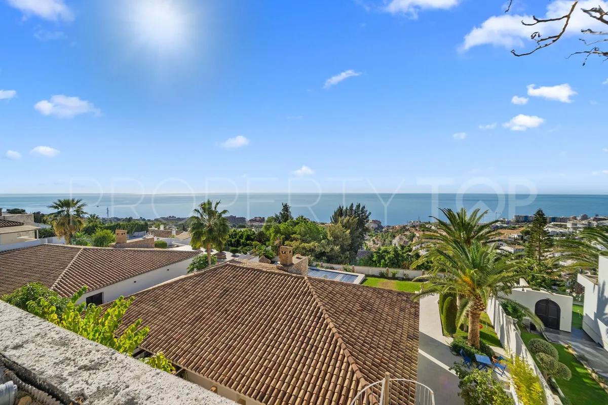 Villa for sale in Benalmadena with 5 bedrooms