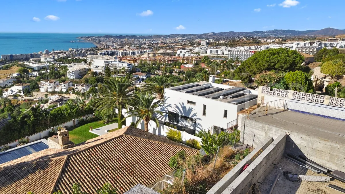 Villa for sale in Benalmadena with 5 bedrooms