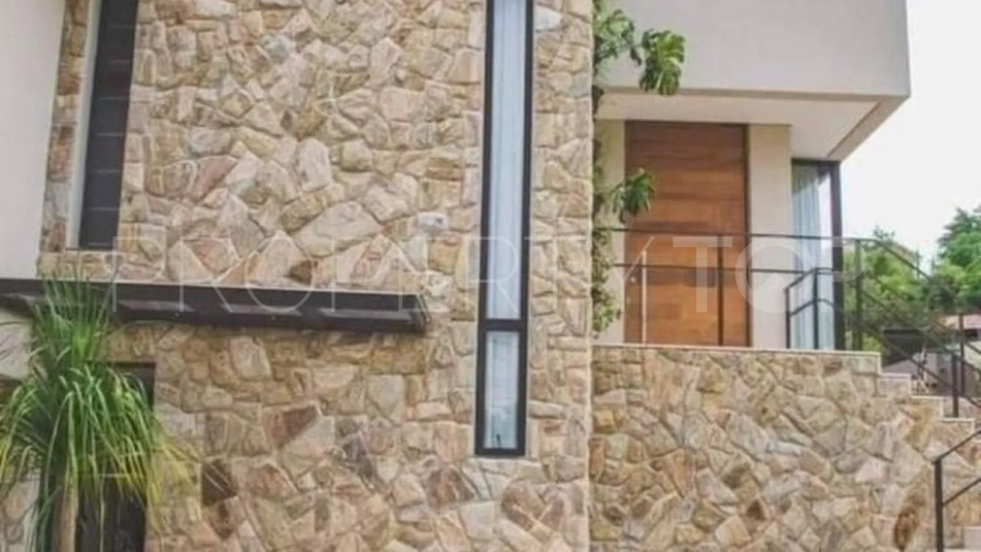 Villa for sale in Benalmadena with 5 bedrooms