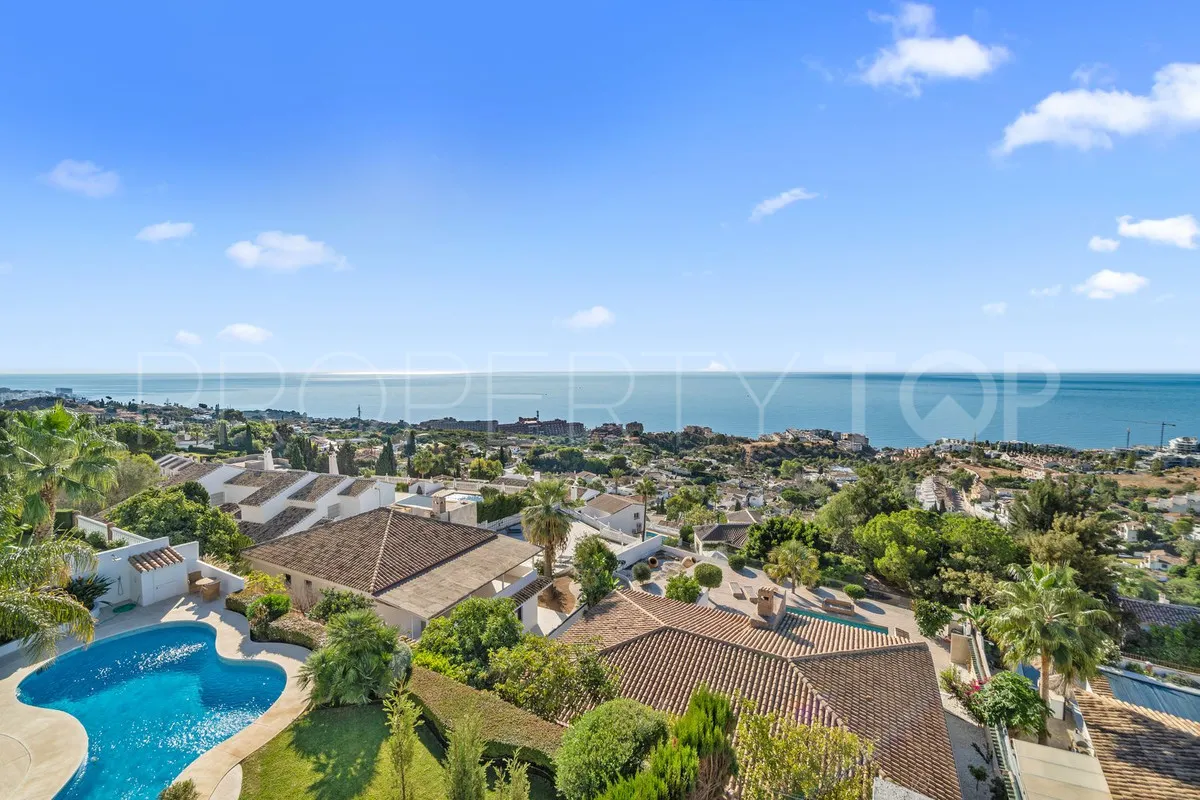 Villa for sale in Benalmadena with 5 bedrooms