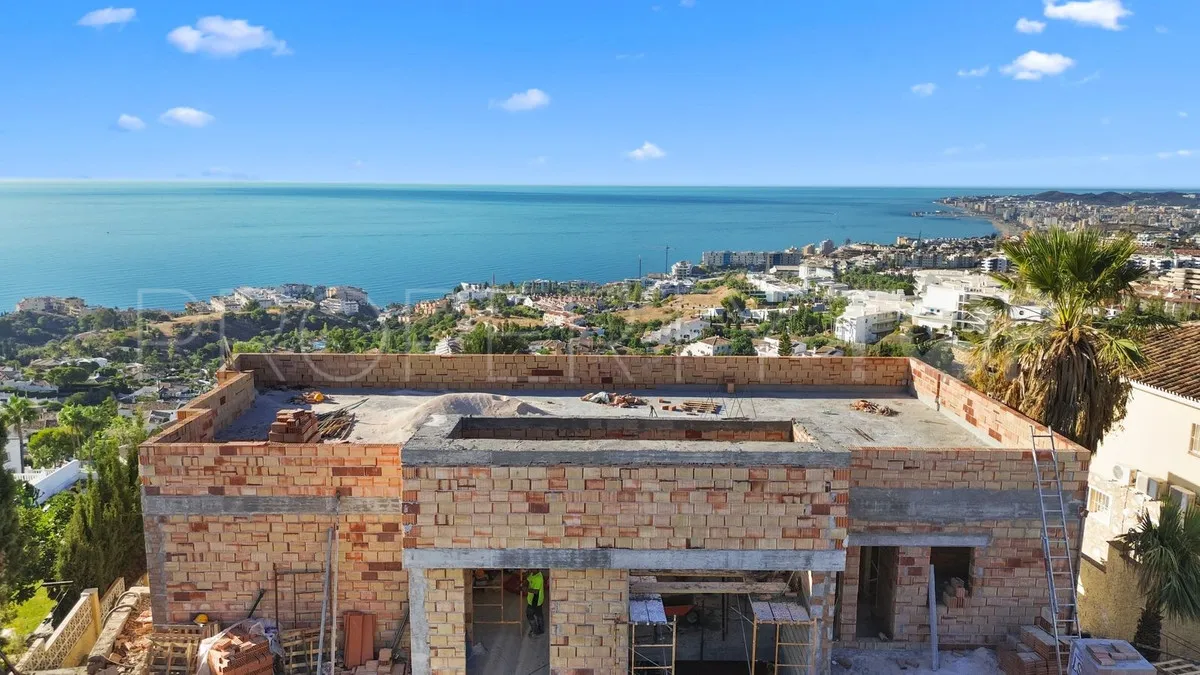 Villa for sale in Benalmadena with 5 bedrooms