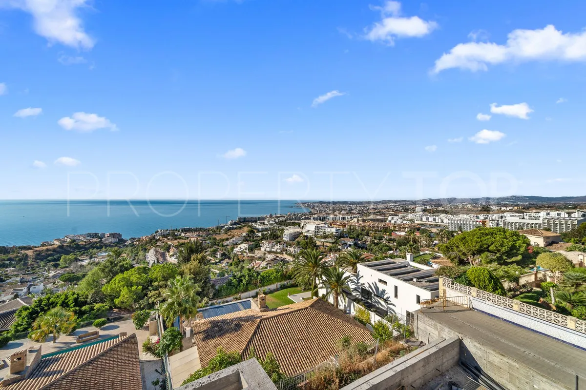 Villa for sale in Benalmadena with 5 bedrooms