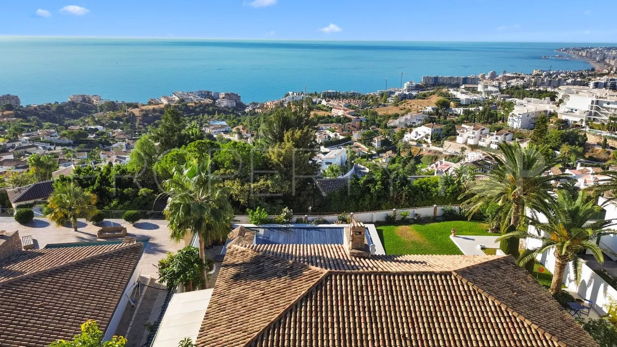 Villa for sale in Benalmadena with 5 bedrooms
