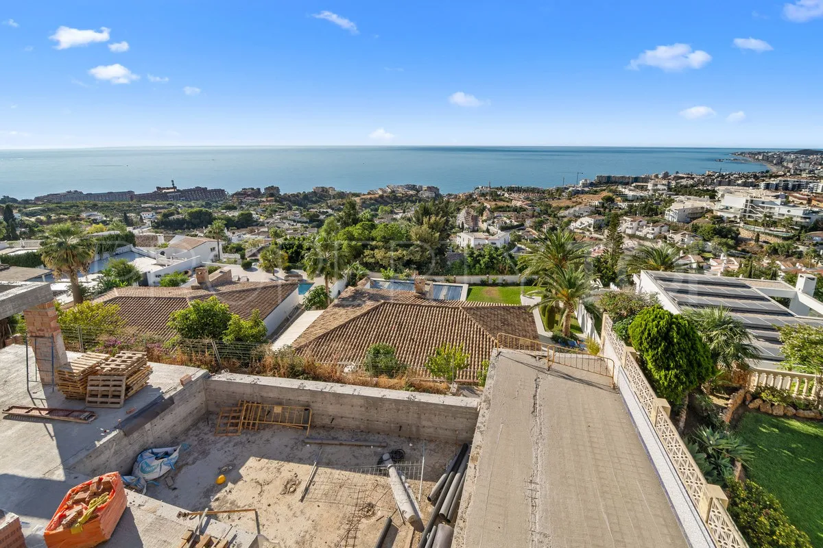Villa for sale in Benalmadena with 5 bedrooms