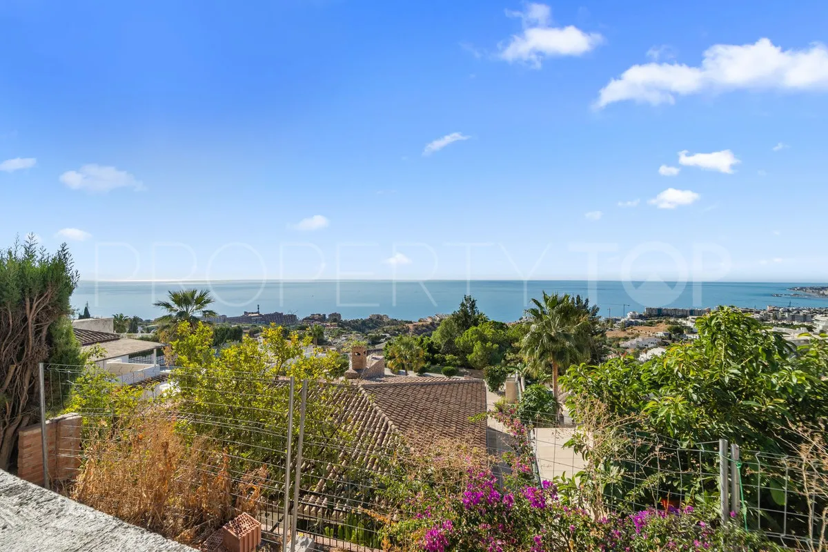 Villa for sale in Benalmadena with 5 bedrooms