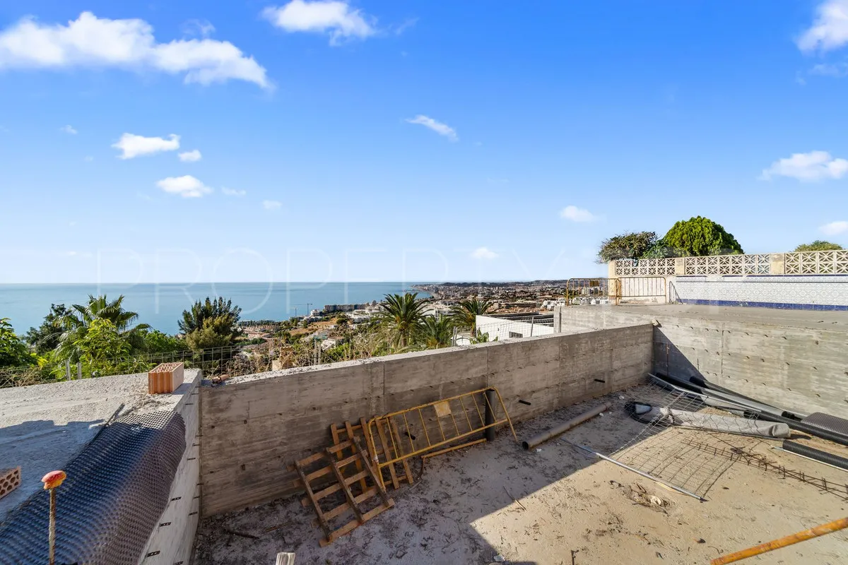Villa for sale in Benalmadena with 5 bedrooms