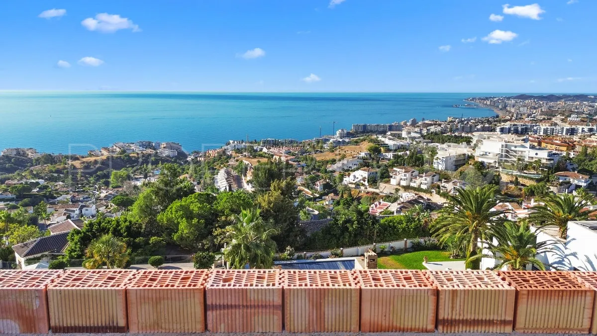 Villa for sale in Benalmadena with 5 bedrooms