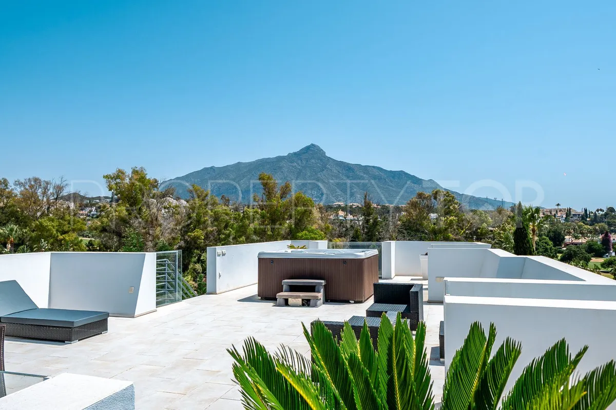 Villa for sale in Nueva Andalucia