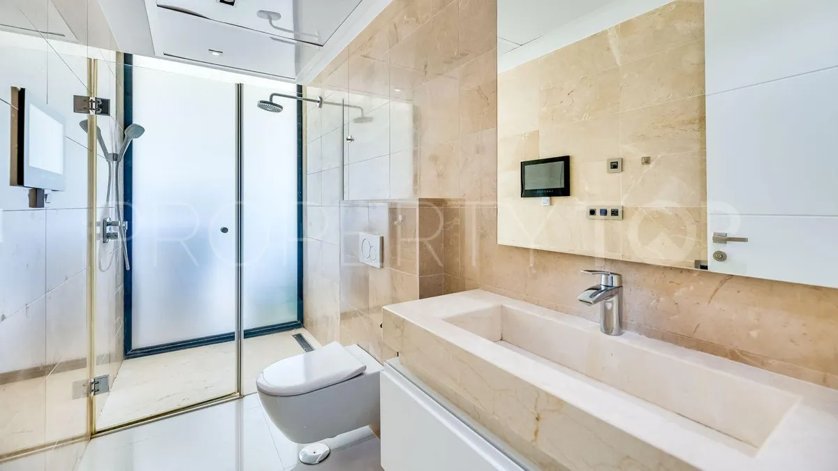 Villa for sale in Nueva Andalucia