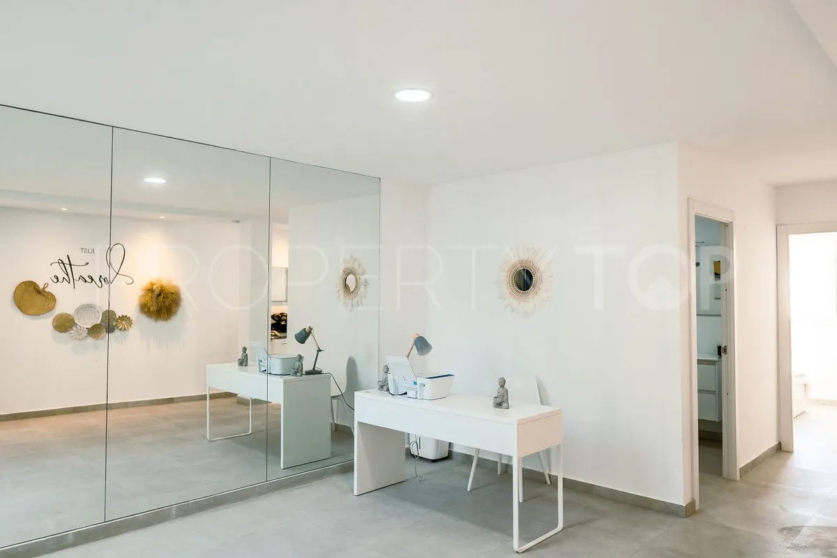 Villa for sale in Nueva Andalucia
