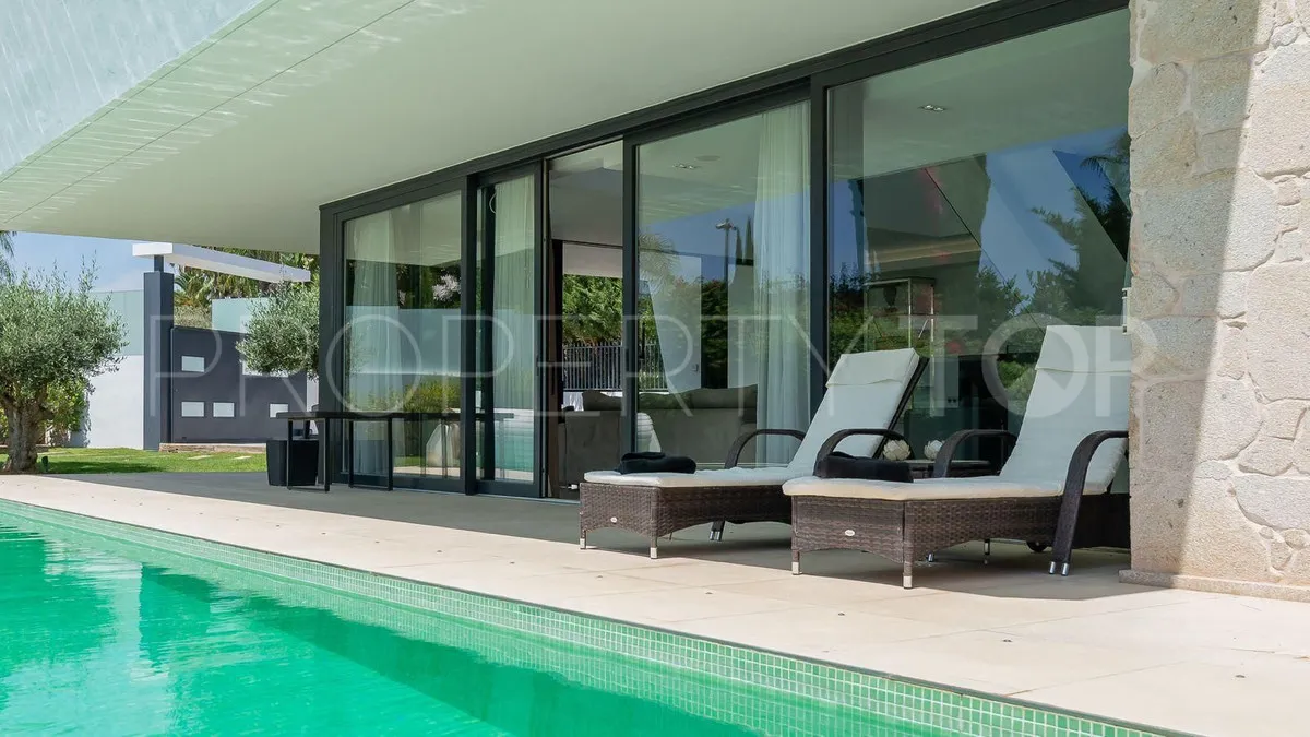 Villa for sale in Nueva Andalucia