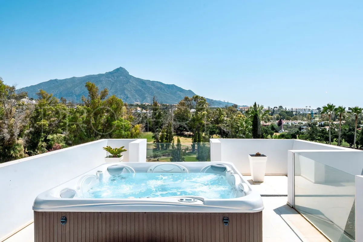 Villa for sale in Nueva Andalucia