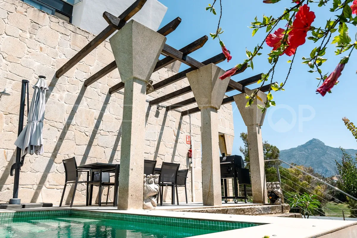 Villa for sale in Nueva Andalucia