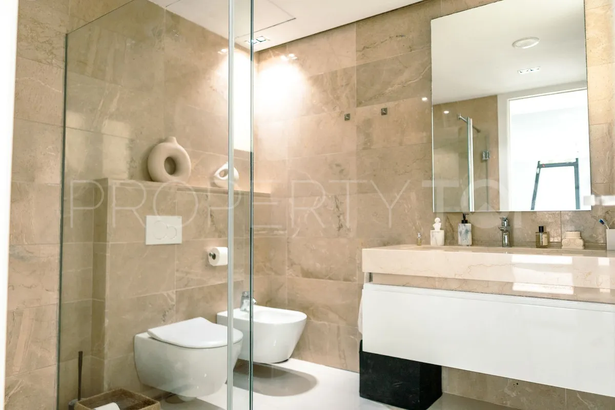 Villa for sale in Nueva Andalucia