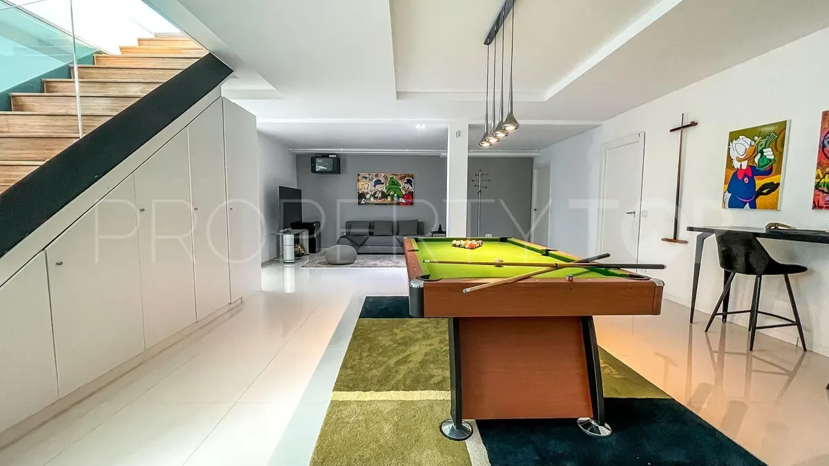 Villa for sale in Nueva Andalucia