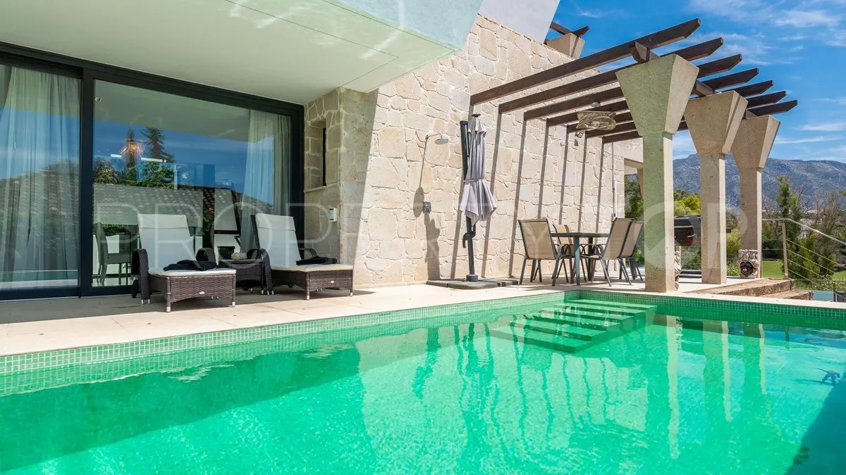Villa for sale in Nueva Andalucia