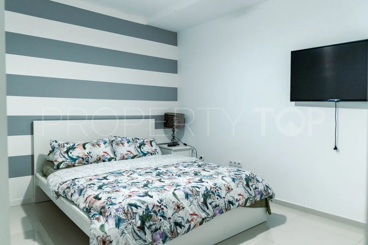 Villa for sale in Nueva Andalucia