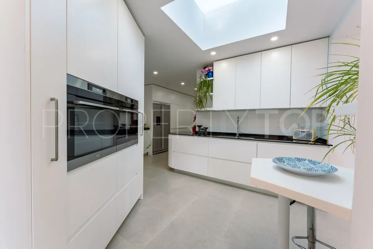 For sale villa in Benahavis