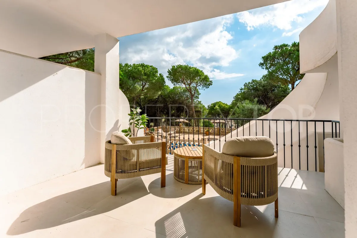 Apartamento planta baja en venta en Aloha con 2 dormitorios