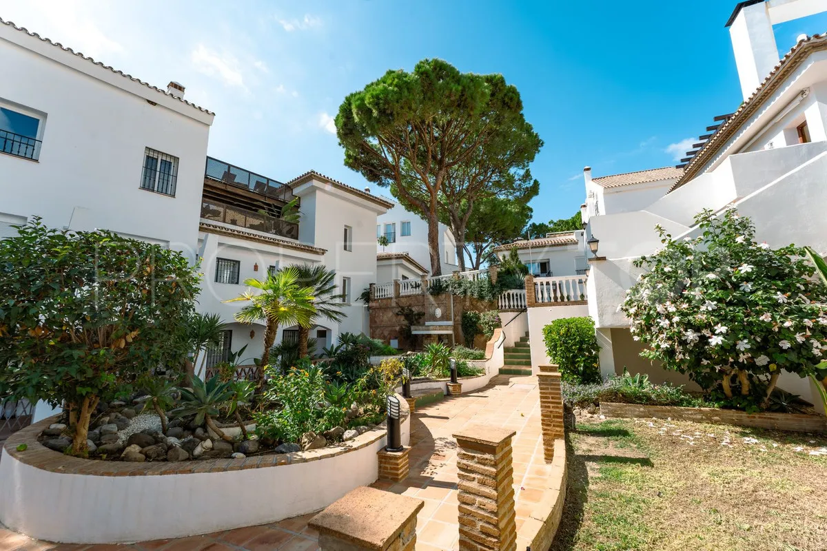Apartamento planta baja en venta en Aloha con 2 dormitorios