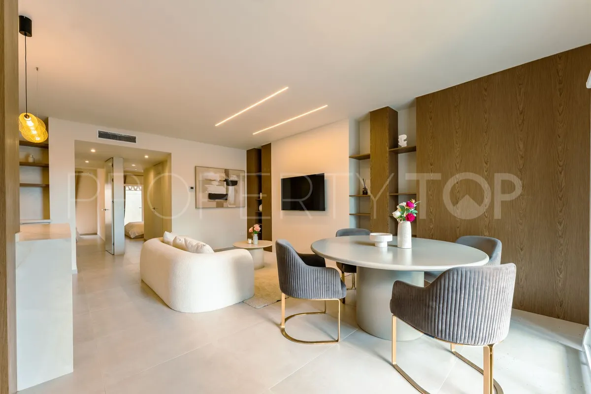 Apartamento planta baja en venta en Aloha con 2 dormitorios