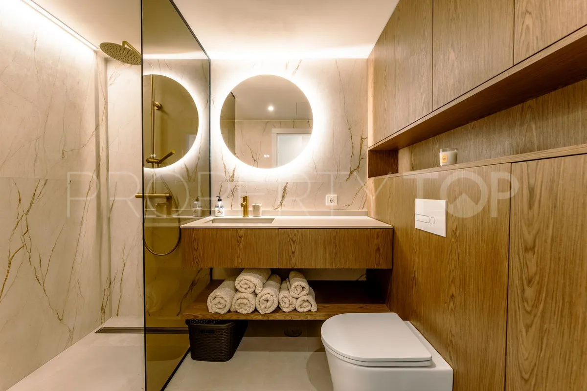 Apartamento planta baja en venta en Aloha con 2 dormitorios