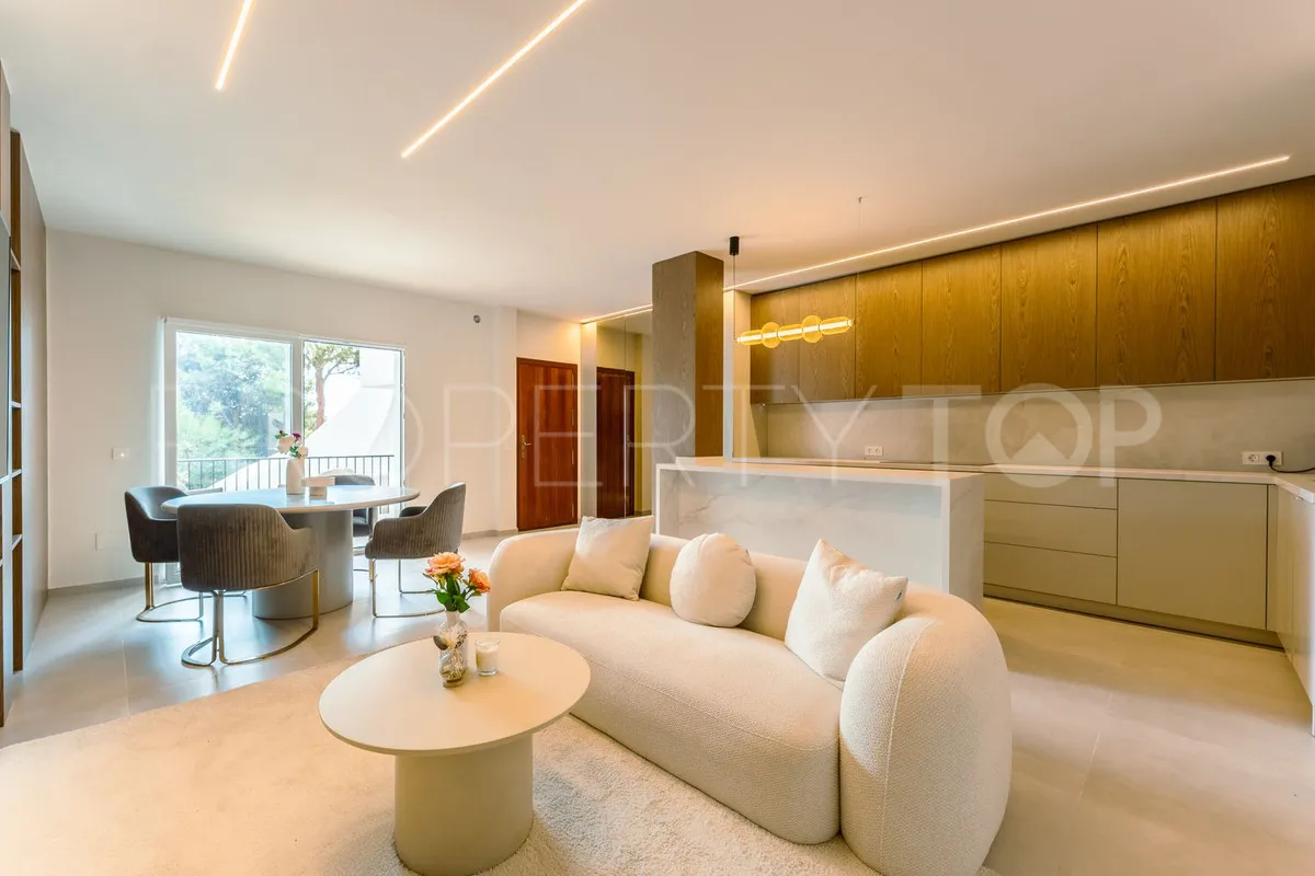 Apartamento planta baja en venta en Aloha con 2 dormitorios