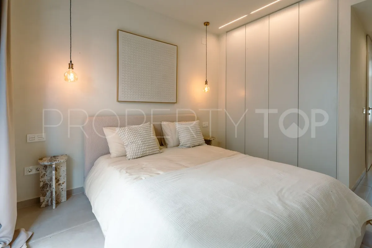 Apartamento planta baja en venta en Aloha con 2 dormitorios