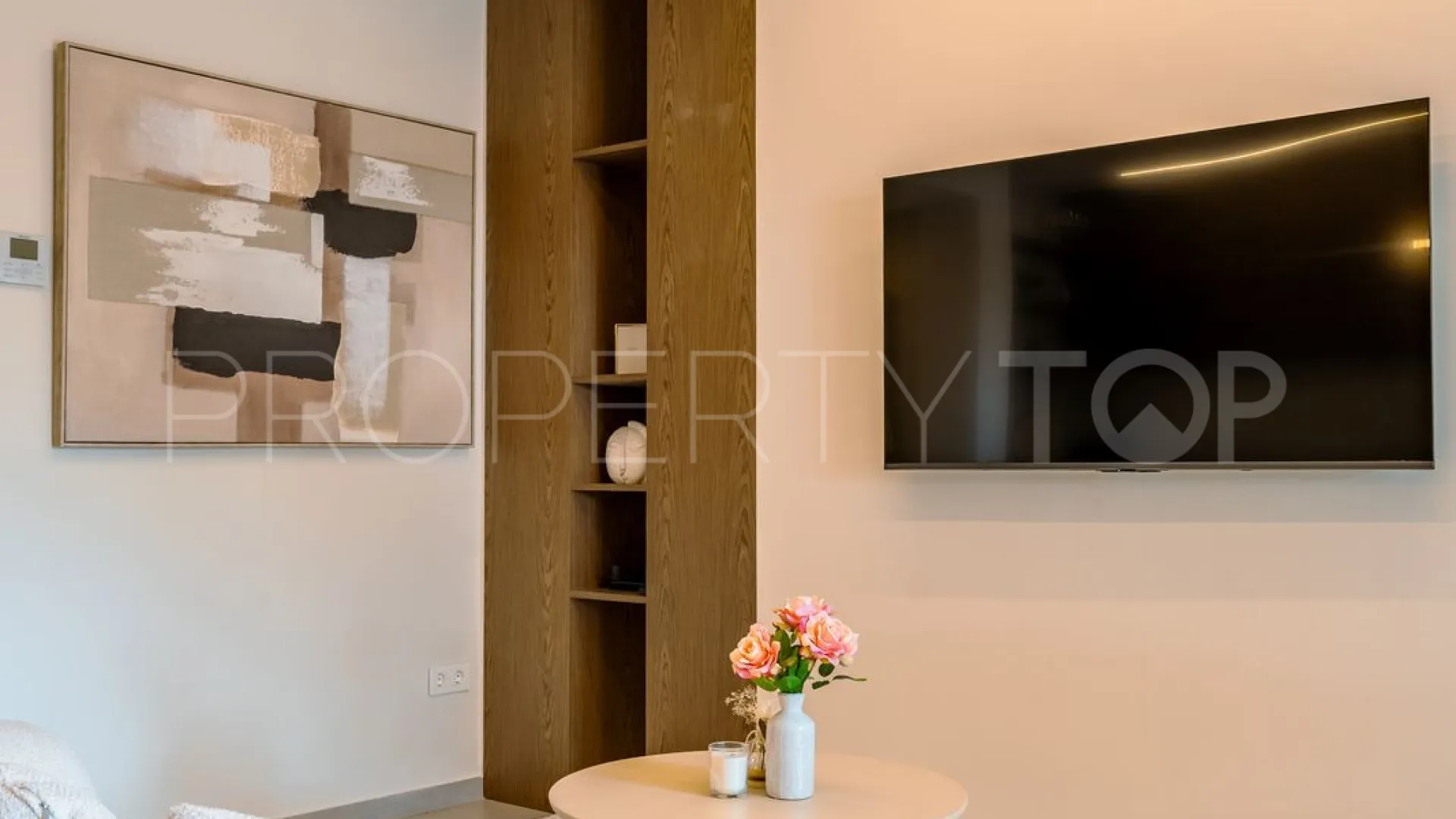 Apartamento planta baja en venta en Aloha con 2 dormitorios
