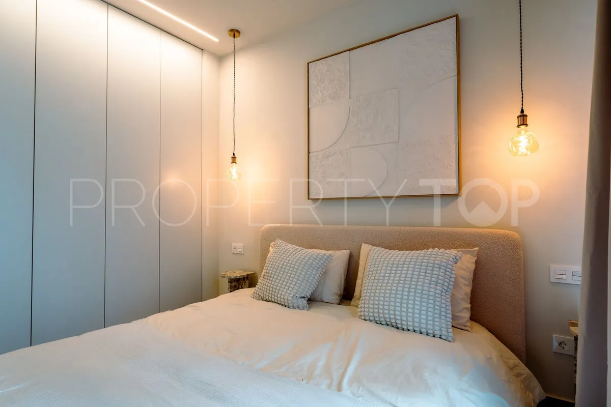 Apartamento planta baja en venta en Aloha con 2 dormitorios