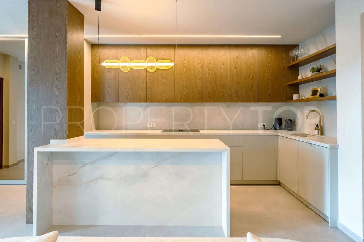Apartamento planta baja en venta en Aloha con 2 dormitorios