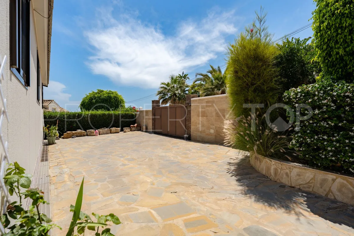 Villa a la venta en El Padron de 4 dormitorios
