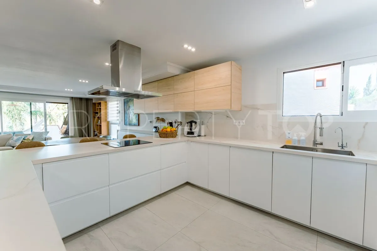 Villa with 4 bedrooms for sale in Selwo