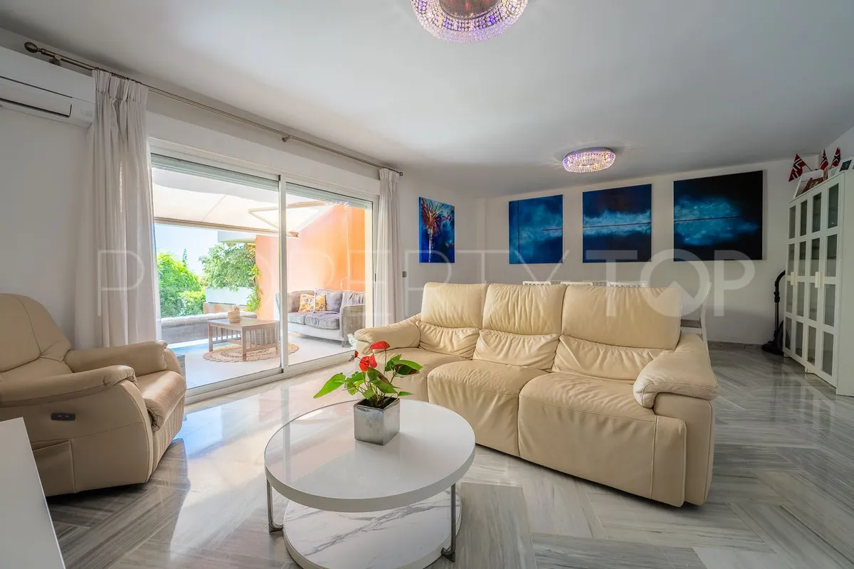 Adosado con 4 dormitorios en venta en New Golden Mile