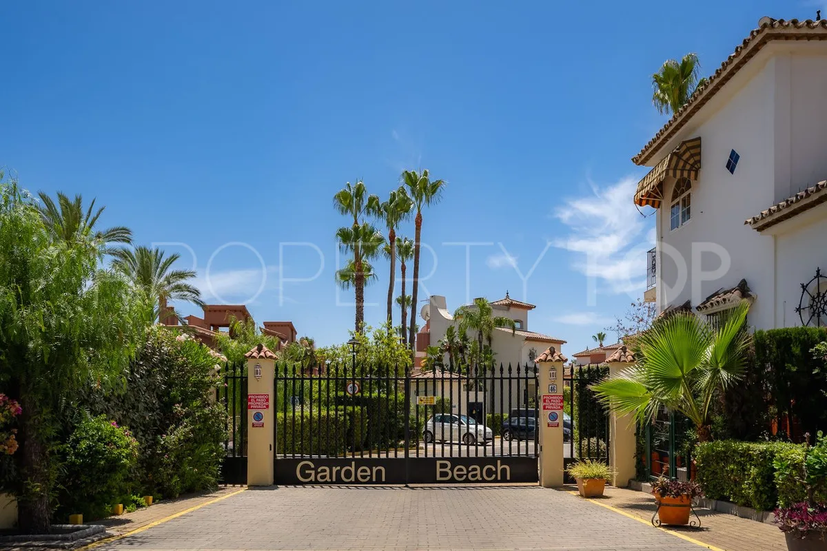 Adosado con 4 dormitorios en venta en New Golden Mile