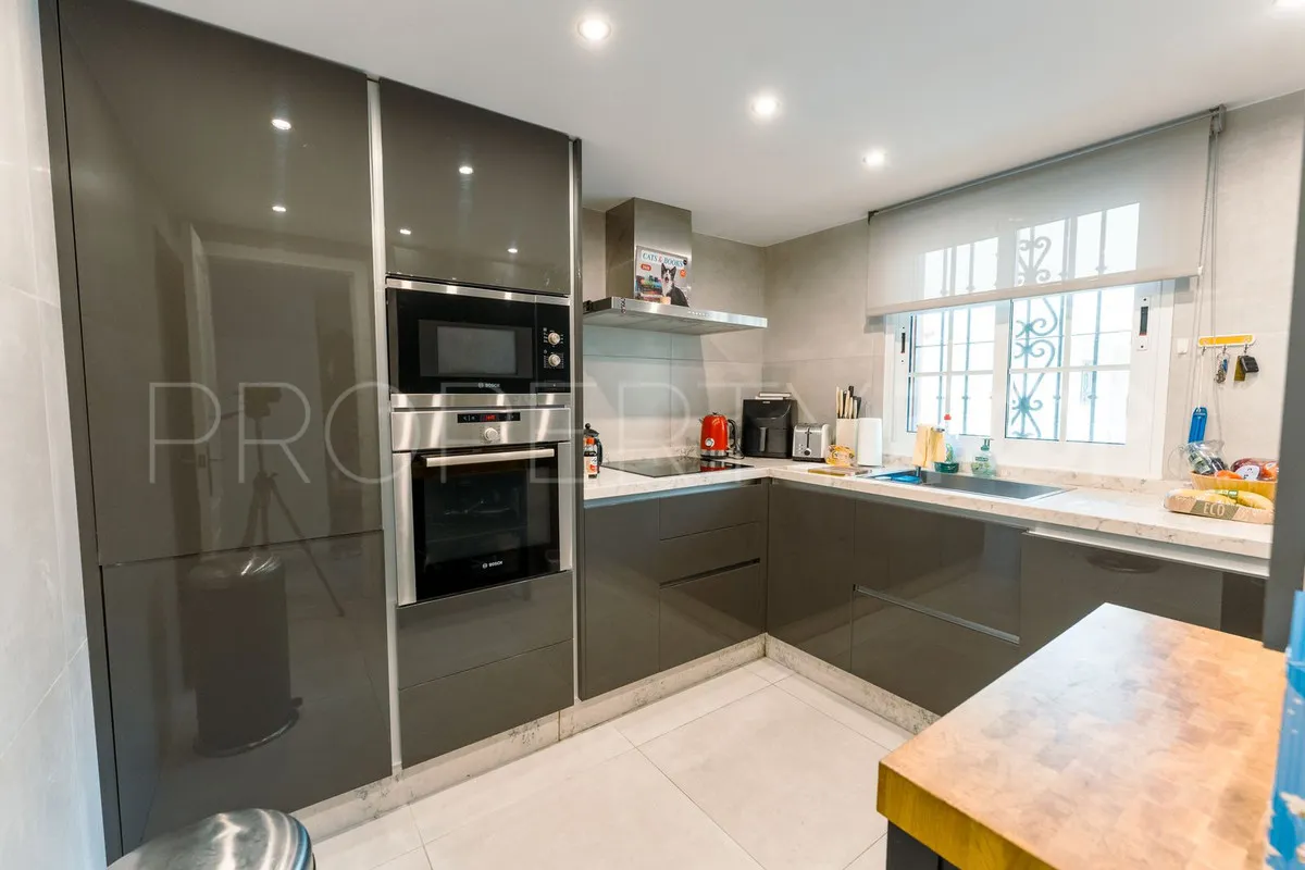 Adosado con 4 dormitorios en venta en New Golden Mile