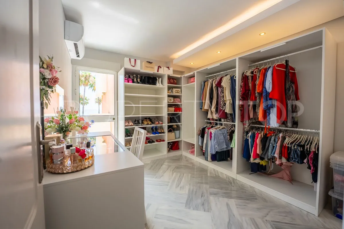 Adosado con 4 dormitorios en venta en New Golden Mile