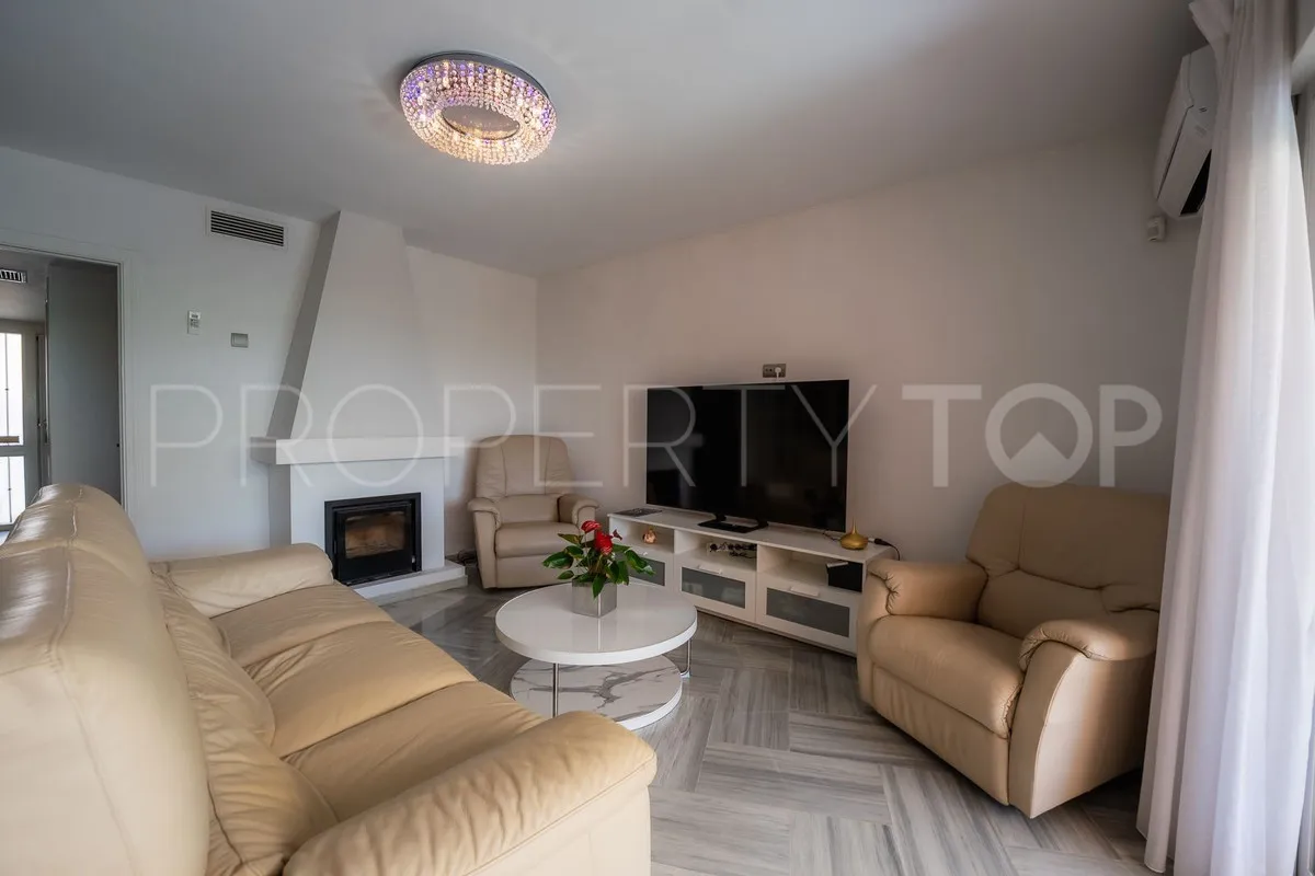 Adosado con 4 dormitorios en venta en New Golden Mile