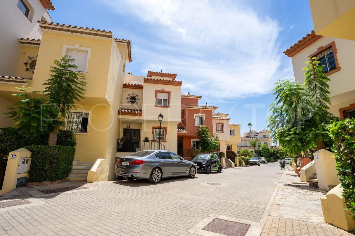 Adosado con 4 dormitorios en venta en New Golden Mile